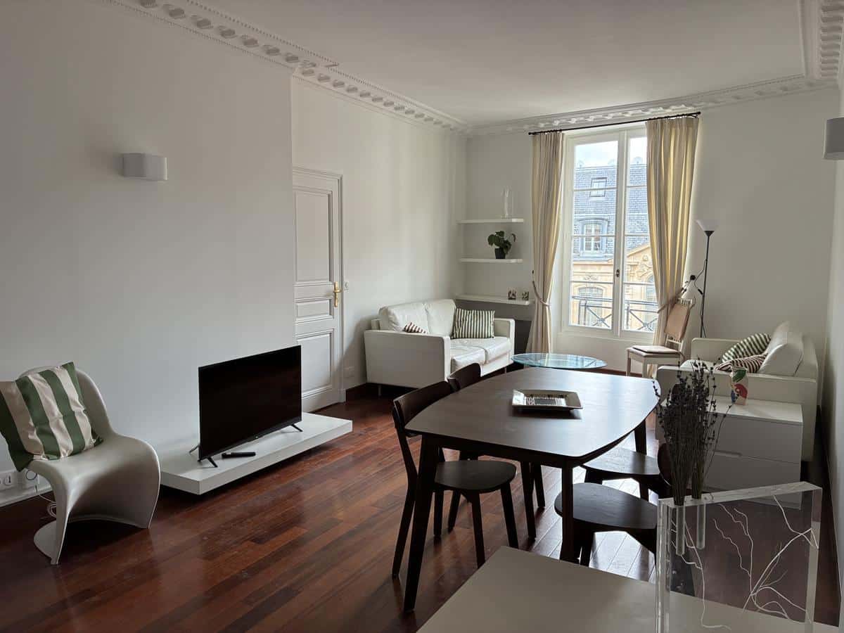 2nd PLACE VENDOME / RUE DES CAPUCINES: RENOVATED APARTMENT