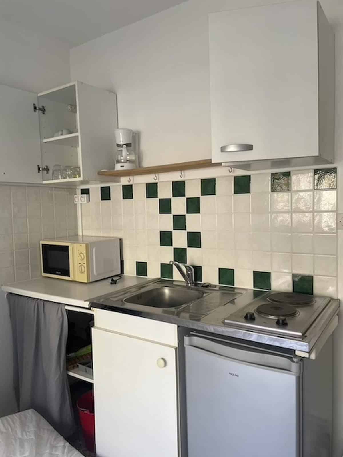 Aix-en-Provence furnished studio with terrace and PA place