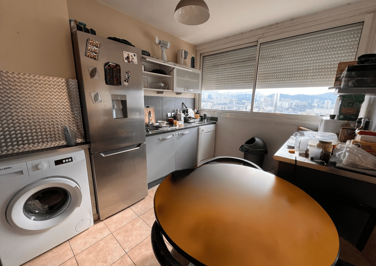 T/2 – 15e étage – 44m2 – libre de toute occupation – rue Car
