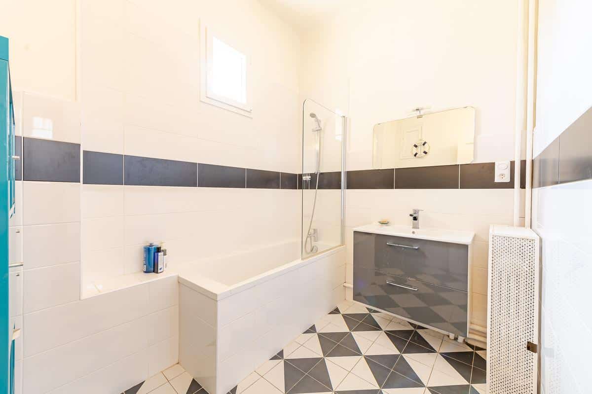 MARSEILLE 8EME T4 PROXIMITE PROVENCE 469 000 EUROS