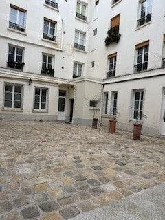 8ème Palais de l’Élysée/ Rue Duras : STUDIO À VENDRE