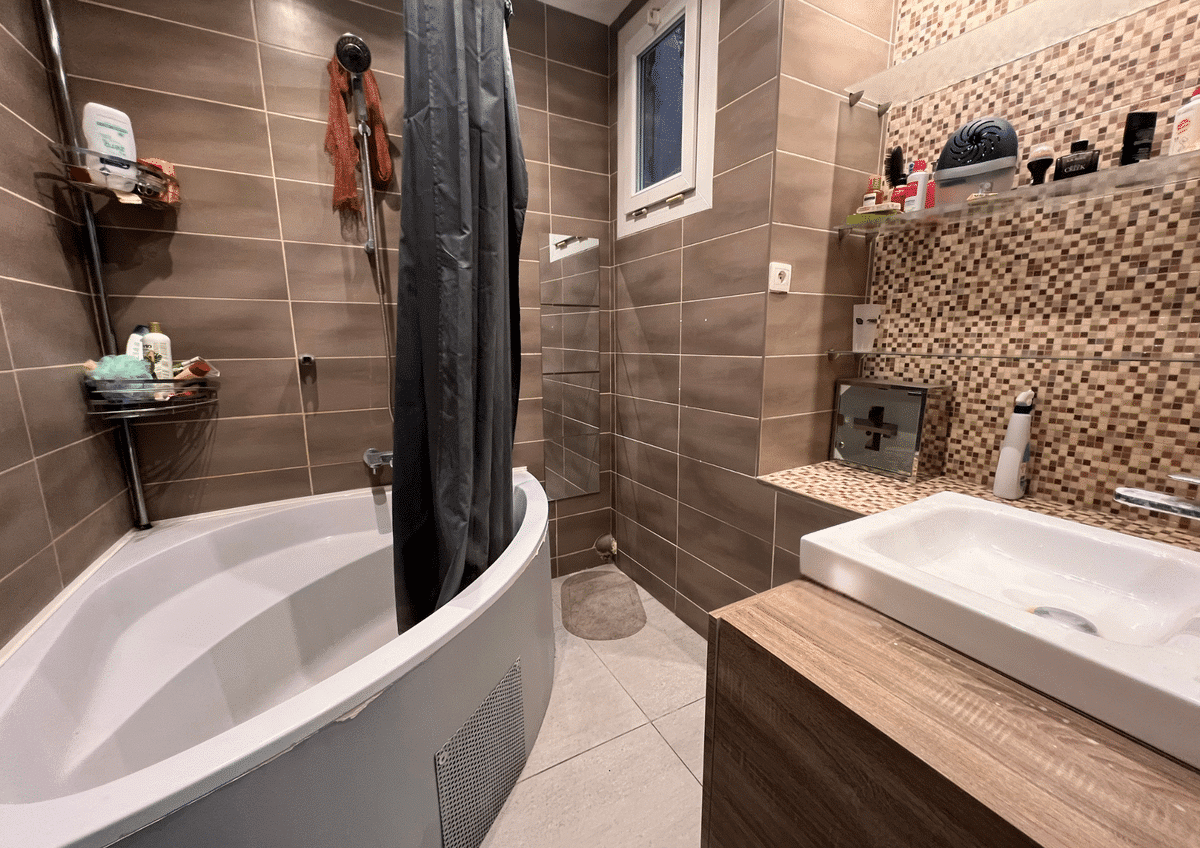 Duplex avec terrasse loué en colocation   97 m2   Marseille