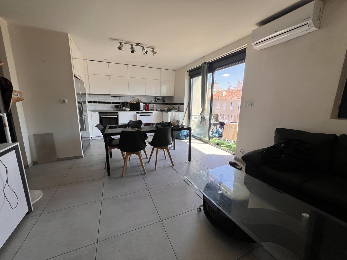 Duplex avec terrasse loué en colocation   97 m2   Marseille