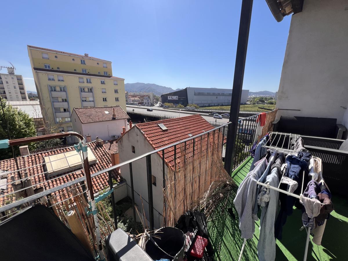Duplex with rented terrace in shared 97 m2 Marseille