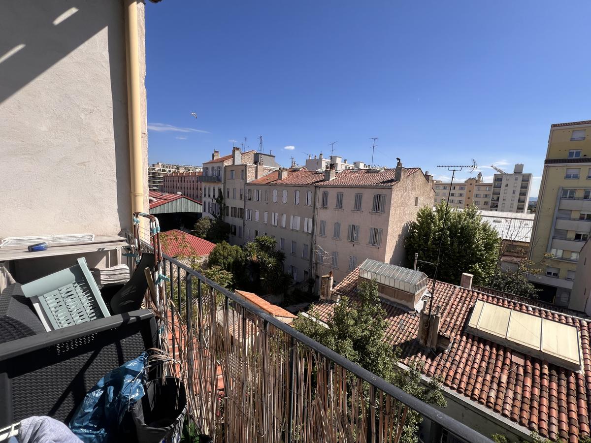 Duplex with rented terrace in shared 97 m2 Marseille