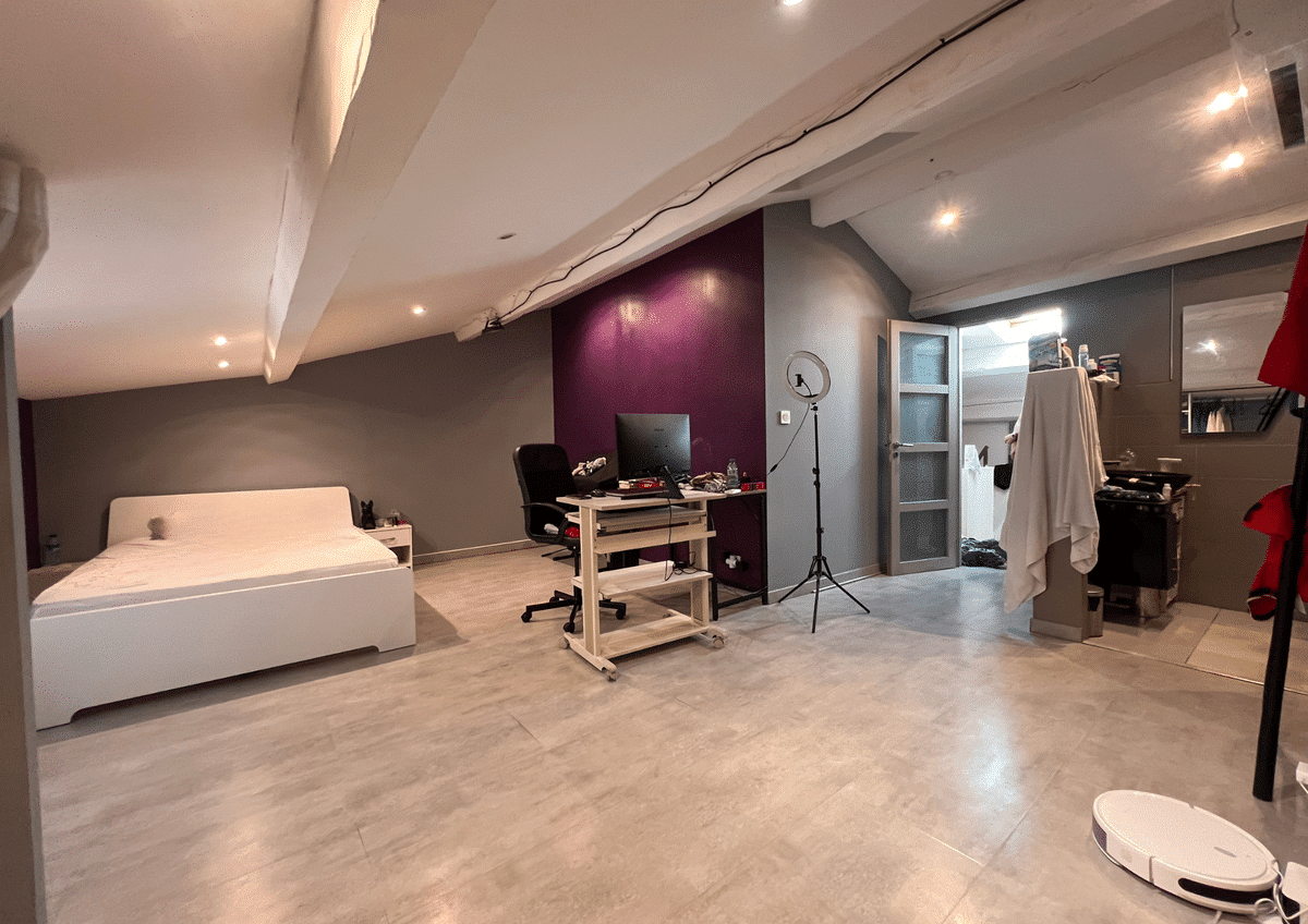 Duplex with rented terrace in shared 97 m2 Marseille