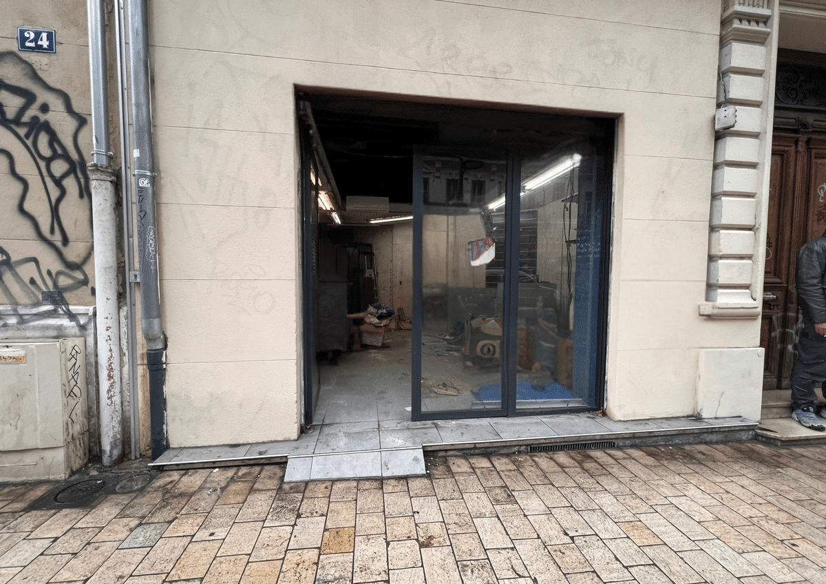 For rent commercial / professional premises 46.2 m2 courses
