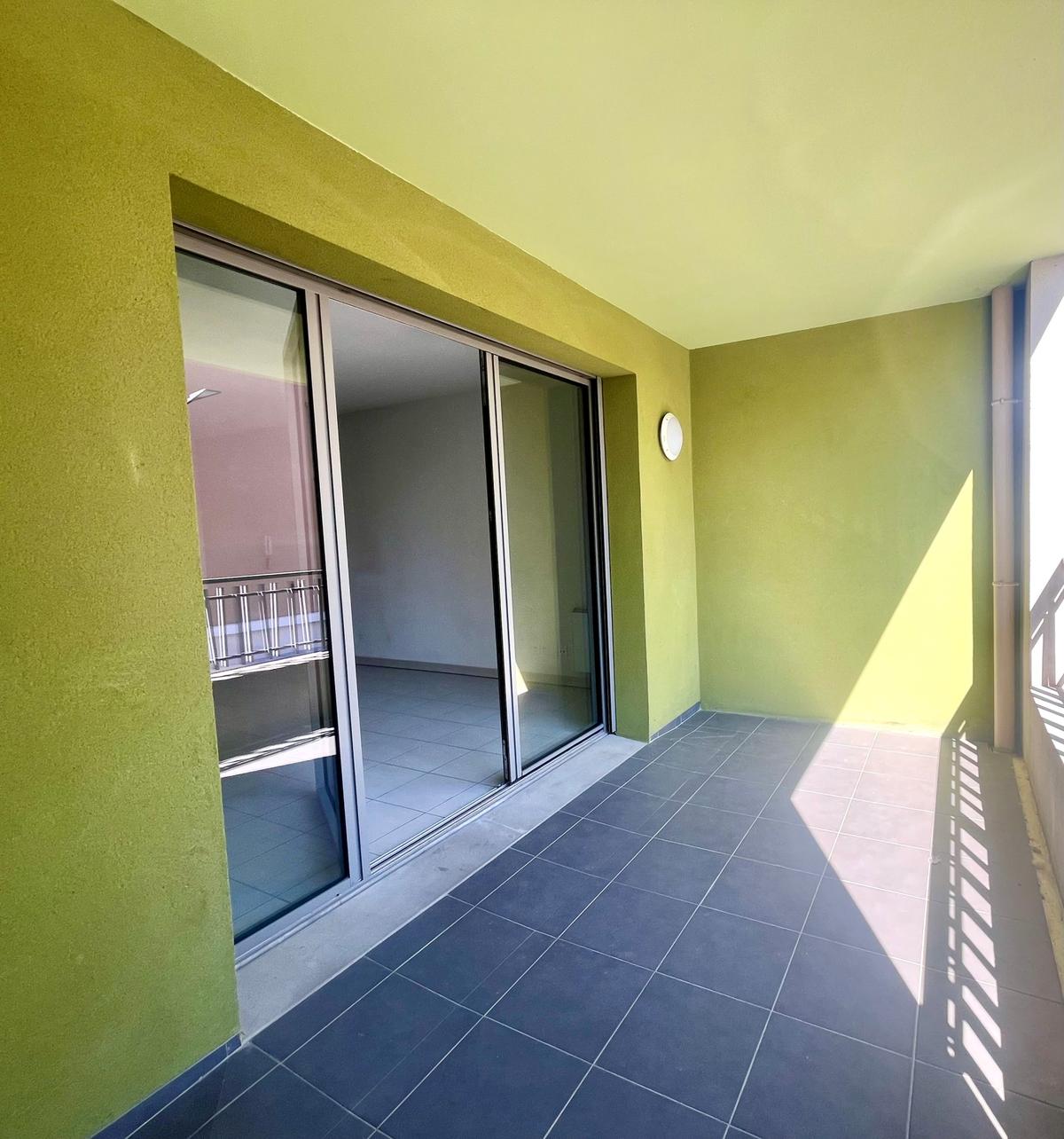 Studio with terrace – La Duranne