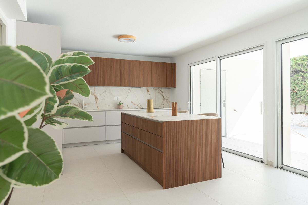 MARSEILLE 8EME T5 REZ DE JARDIN PROX MER 1 199 000 EUROS