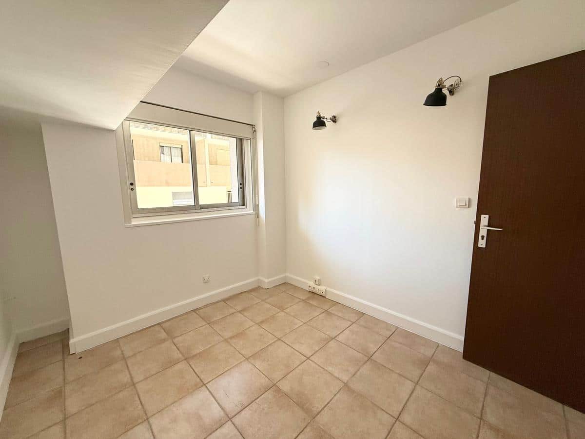 Commercial premises 63 m2 Marseille 8th