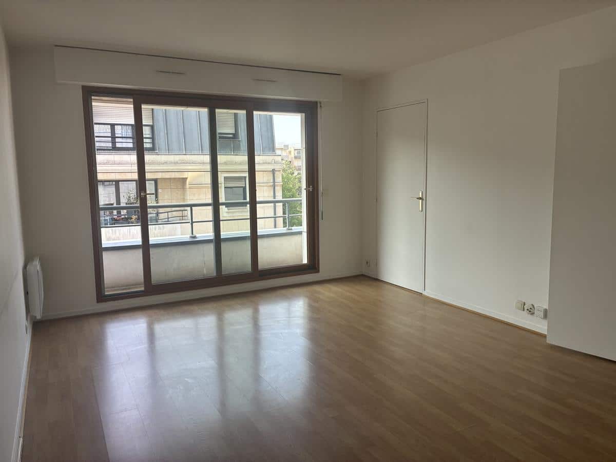 APPARTEMENT 3 PIECES AVEC BALCON - LE...