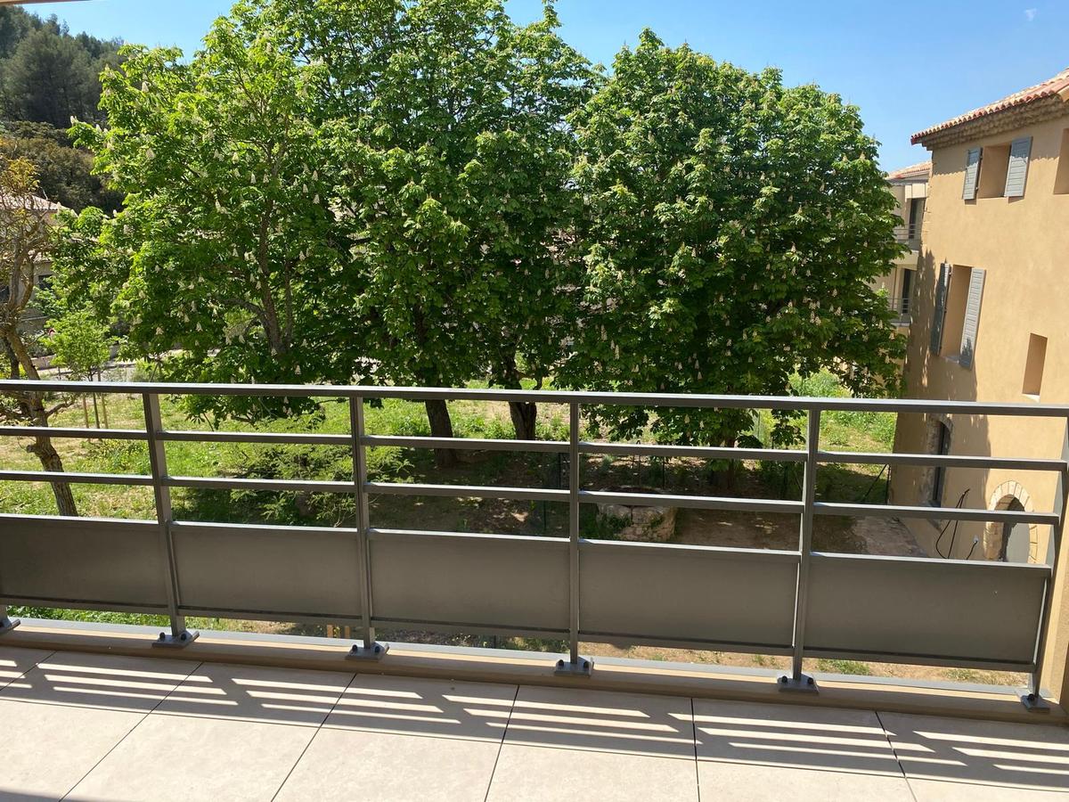 Aix-en-Provence – T2 avec terrasse et place de parking en so