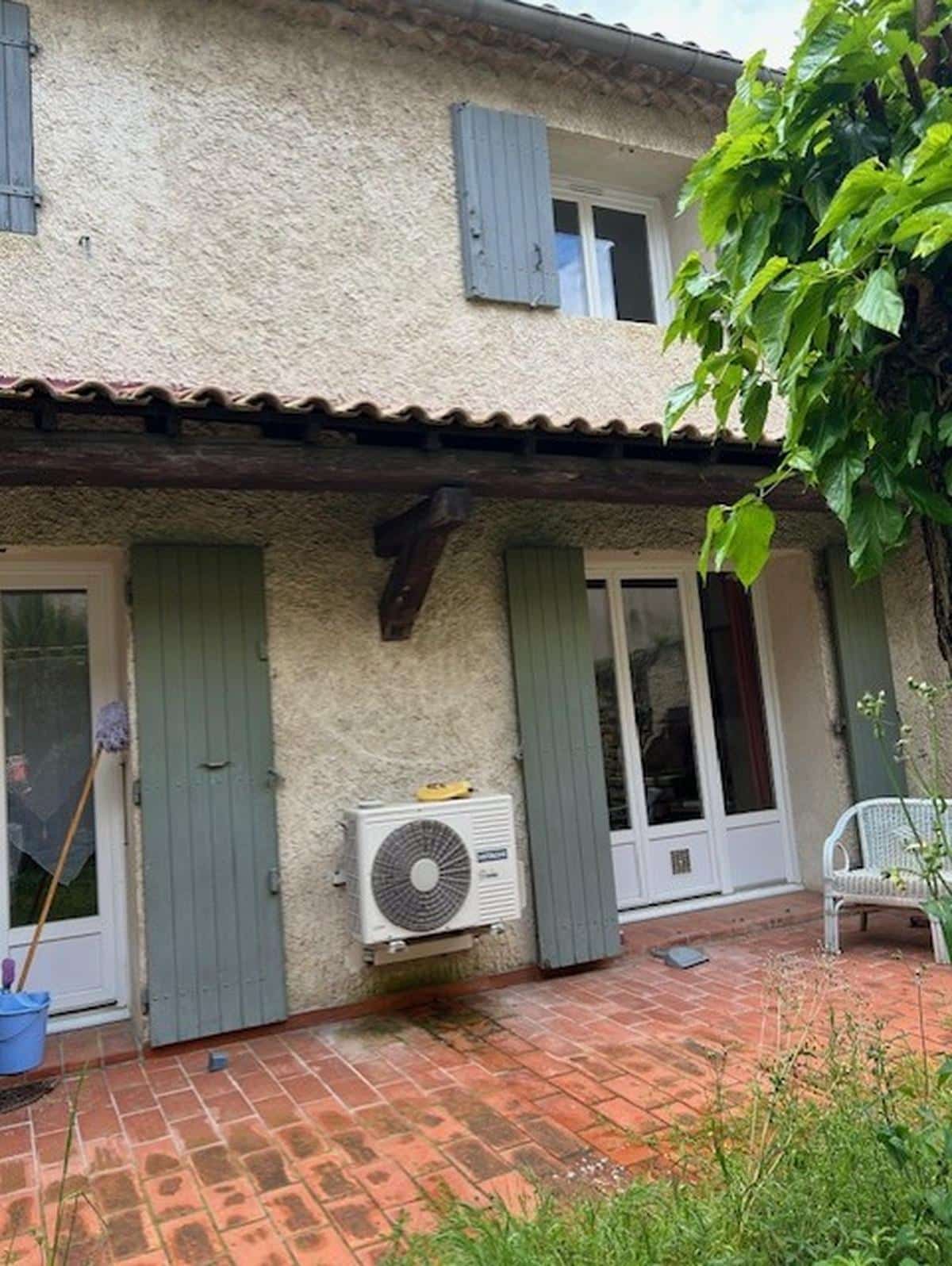 76m2 village house for rent Eyguieres