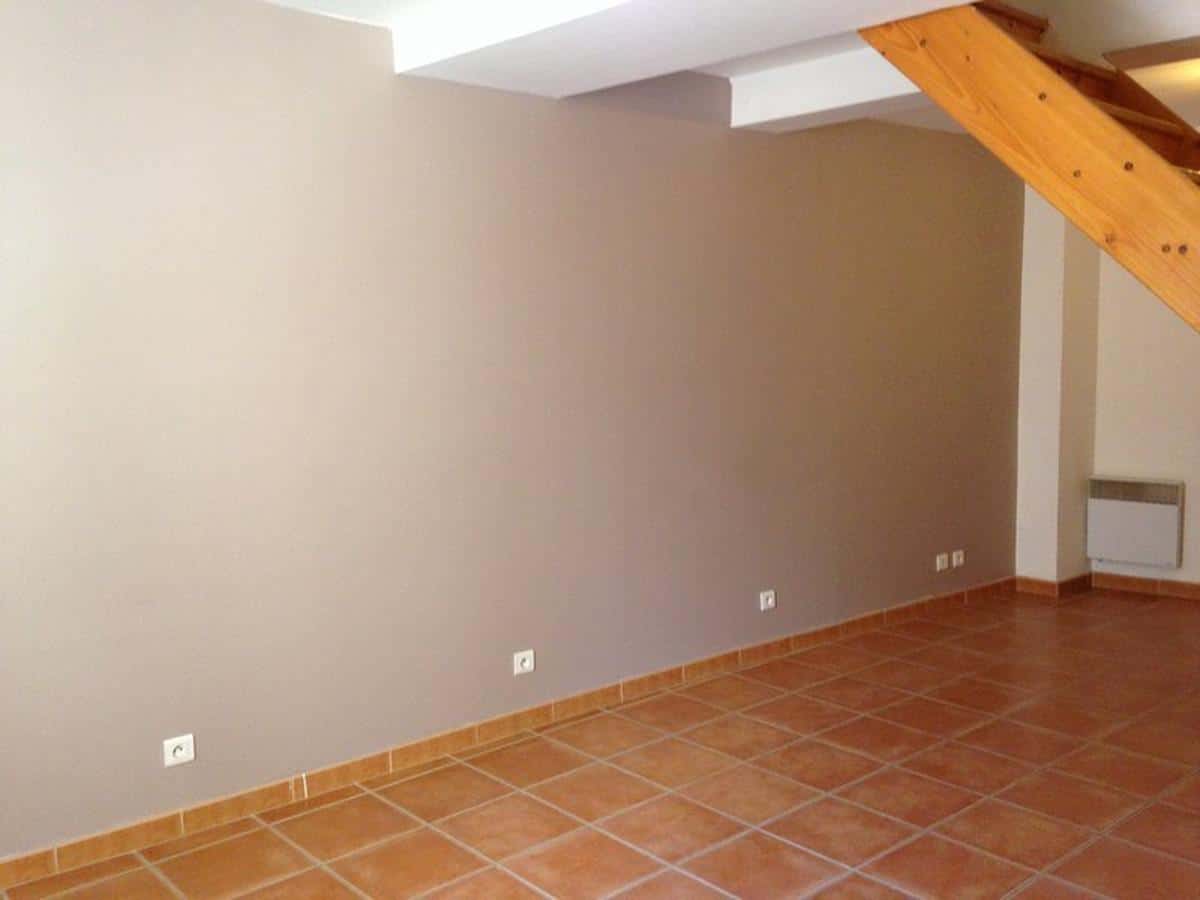 T3 apartment in the Simiane-Colongue center 52.23m2