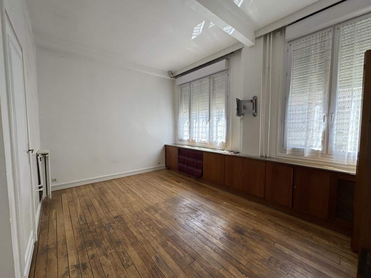 &Àème BONNE NOUVELLE/RUE D'ENGHIEN : STUDIO...