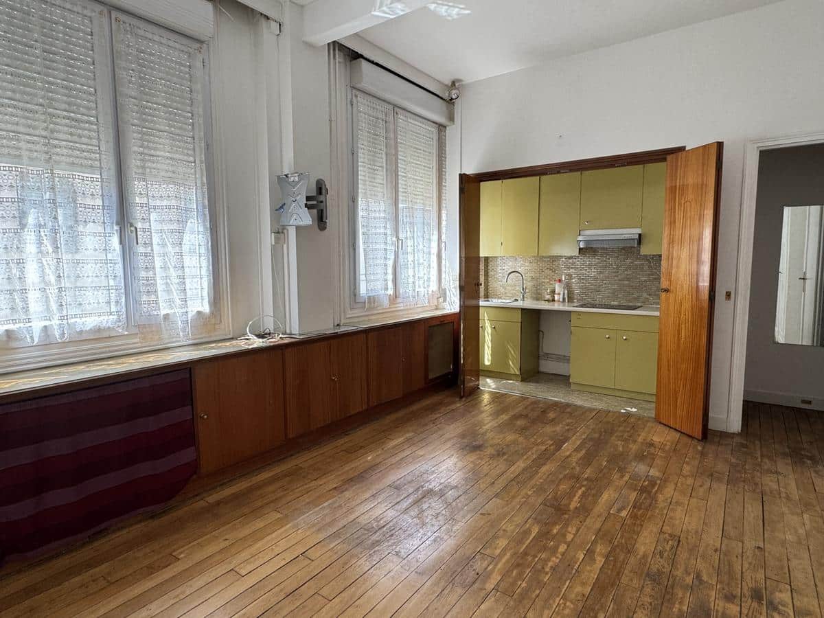 1st GOOD NEWS/ENGHIEN STREET: STUDIO FOR SALE