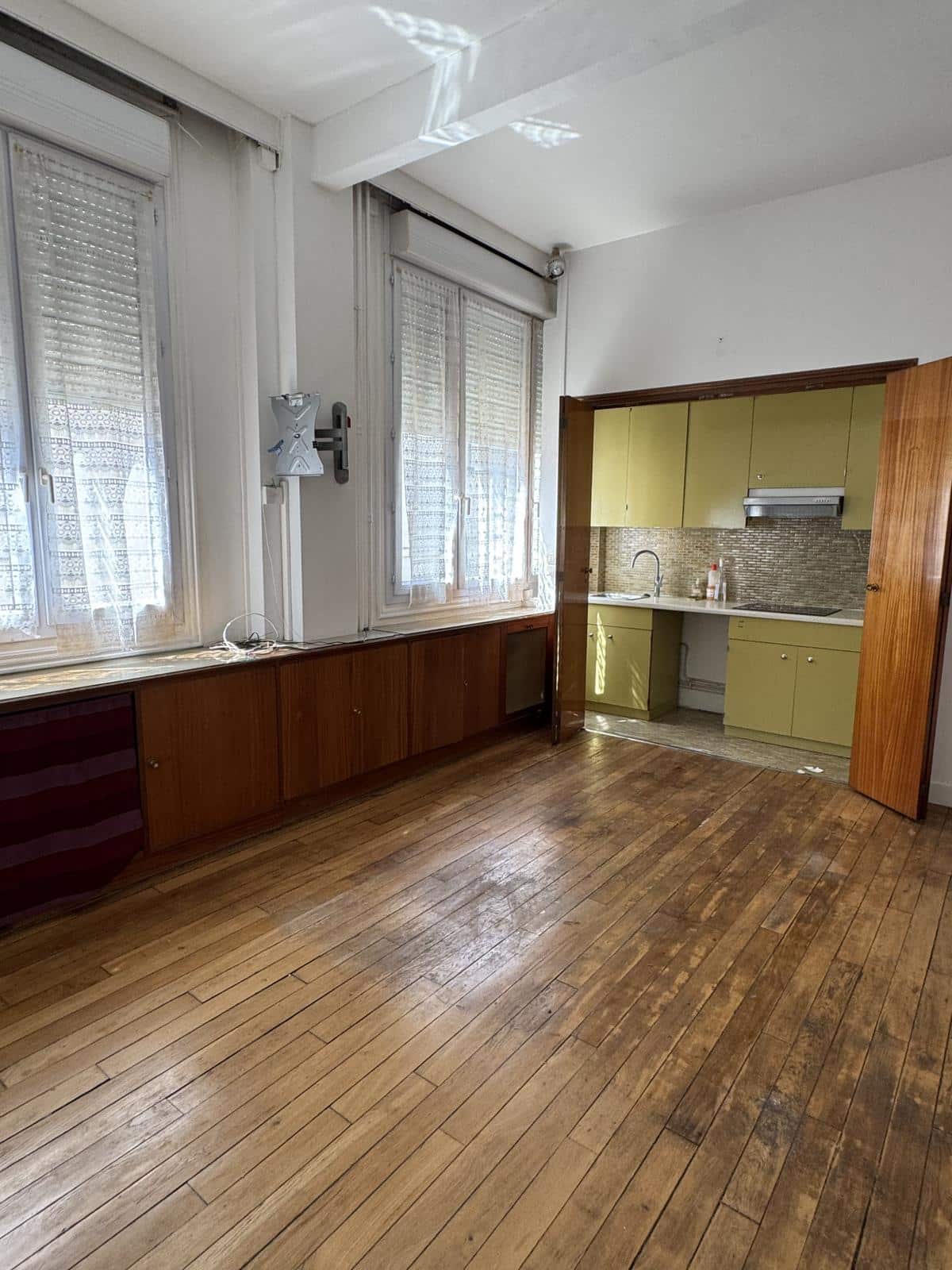 1st GOOD NEWS/ENGHIEN STREET: STUDIO FOR SALE