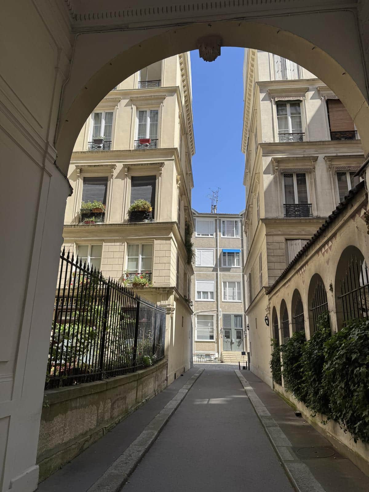 1st GOOD NEWS/ENGHIEN STREET: STUDIO FOR SALE