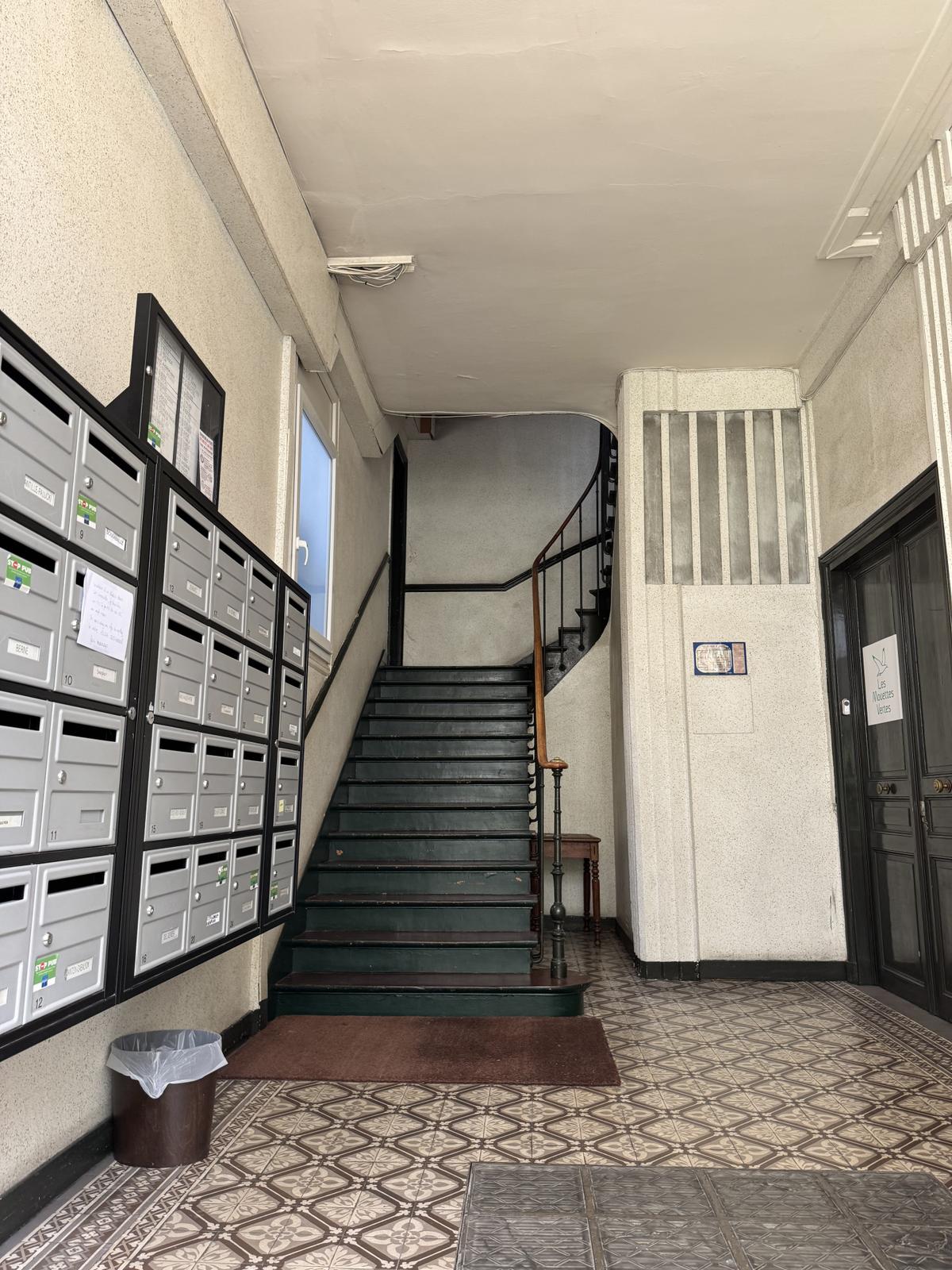 1st GOOD NEWS/ENGHIEN STREET: STUDIO FOR SALE