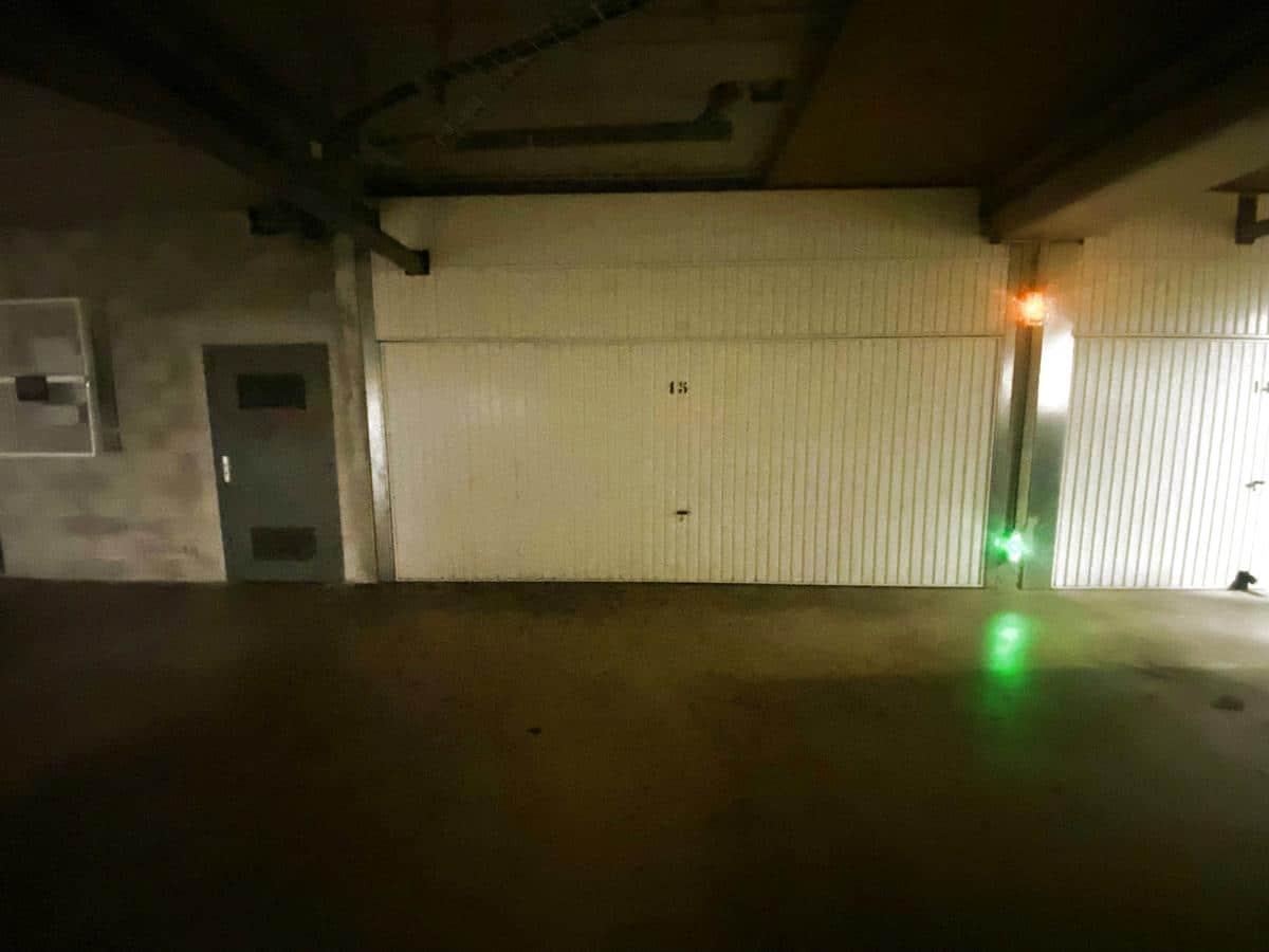 Double closed garage of 27 m2 bd Lord Duveen Marseille 8th