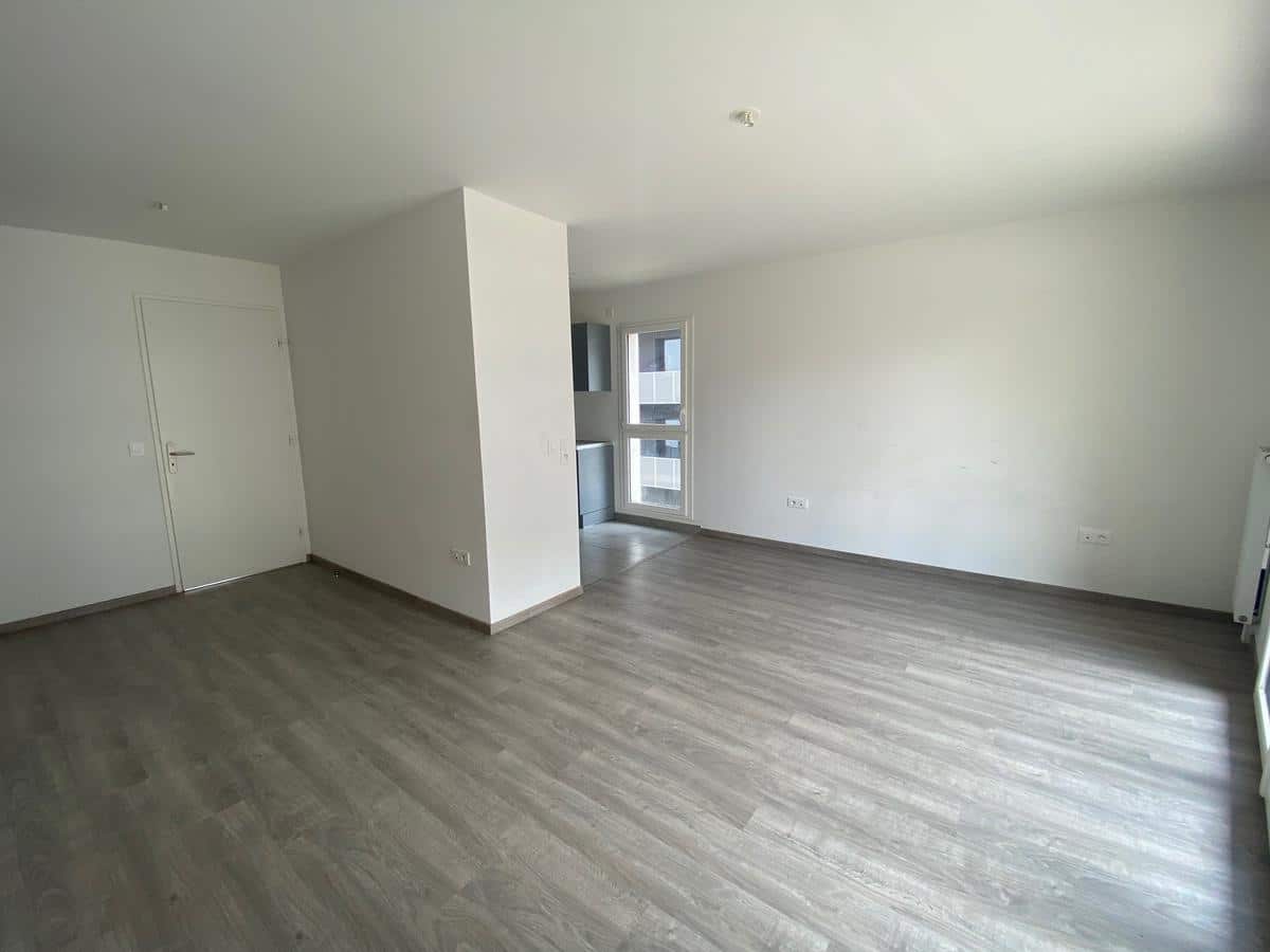 Carrefour Pleyel / rue Ampère: 4 ROOMS FOR RENT