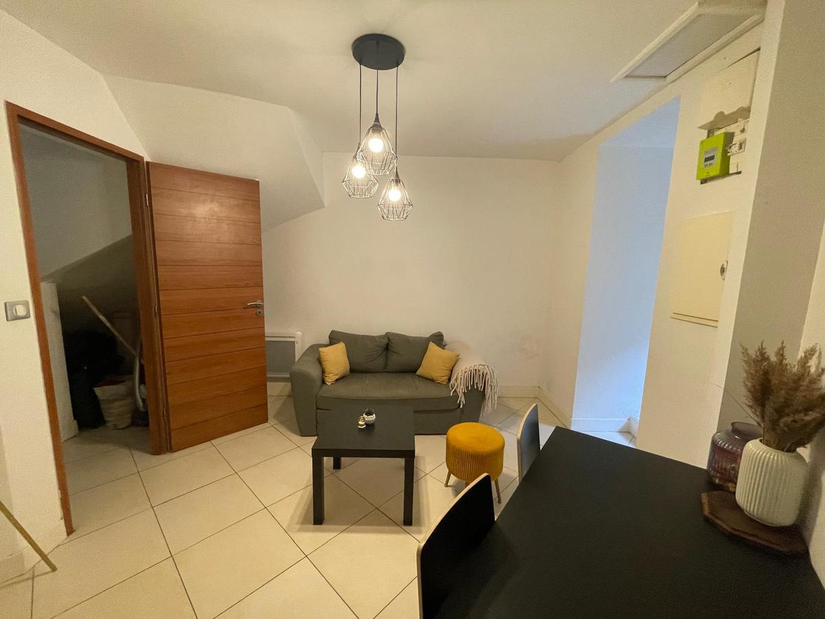 Studio à louer   Marseille 5e (Rue Camas)