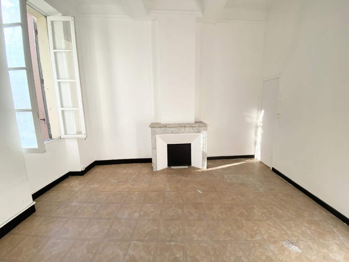 Type 2 of 35 m2 Marseille 1st to renovate