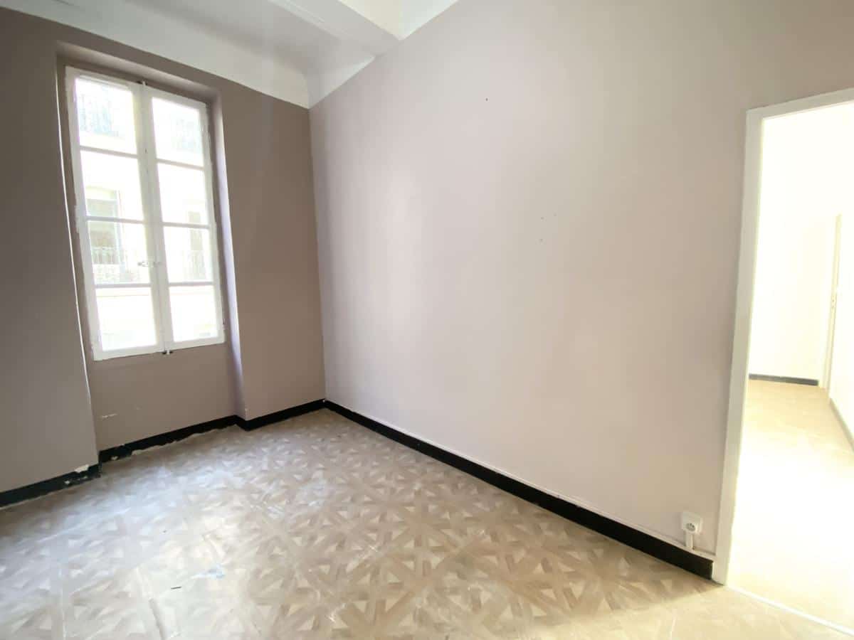 Type 2 of 35 m2 Marseille 1st to renovate