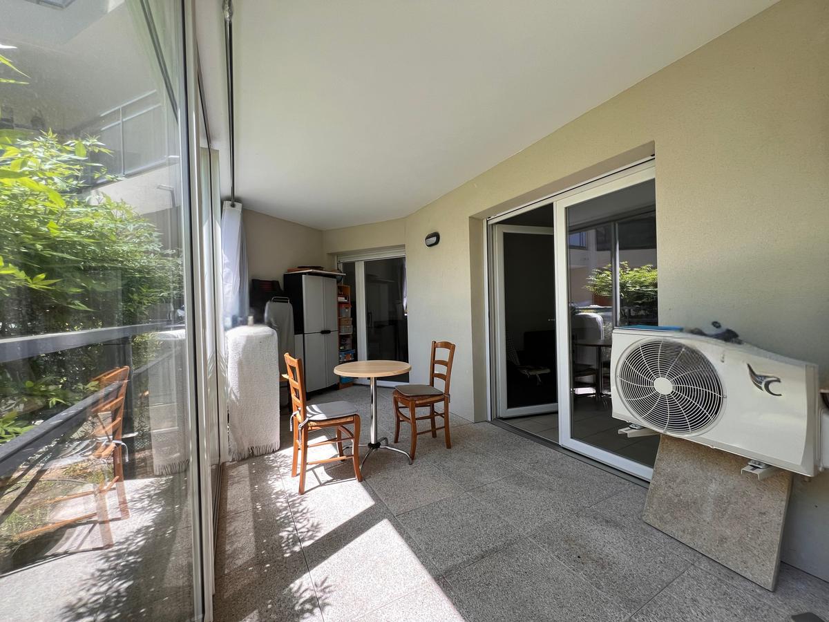 Type 2 MARSEILLE 13th recent residence with swimming pool