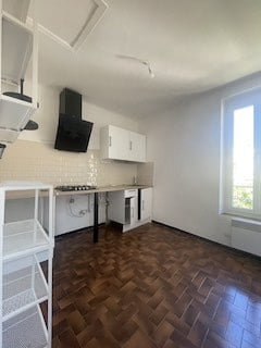 Maison T4 de 81 m2 Centre de Simiane-Collongue