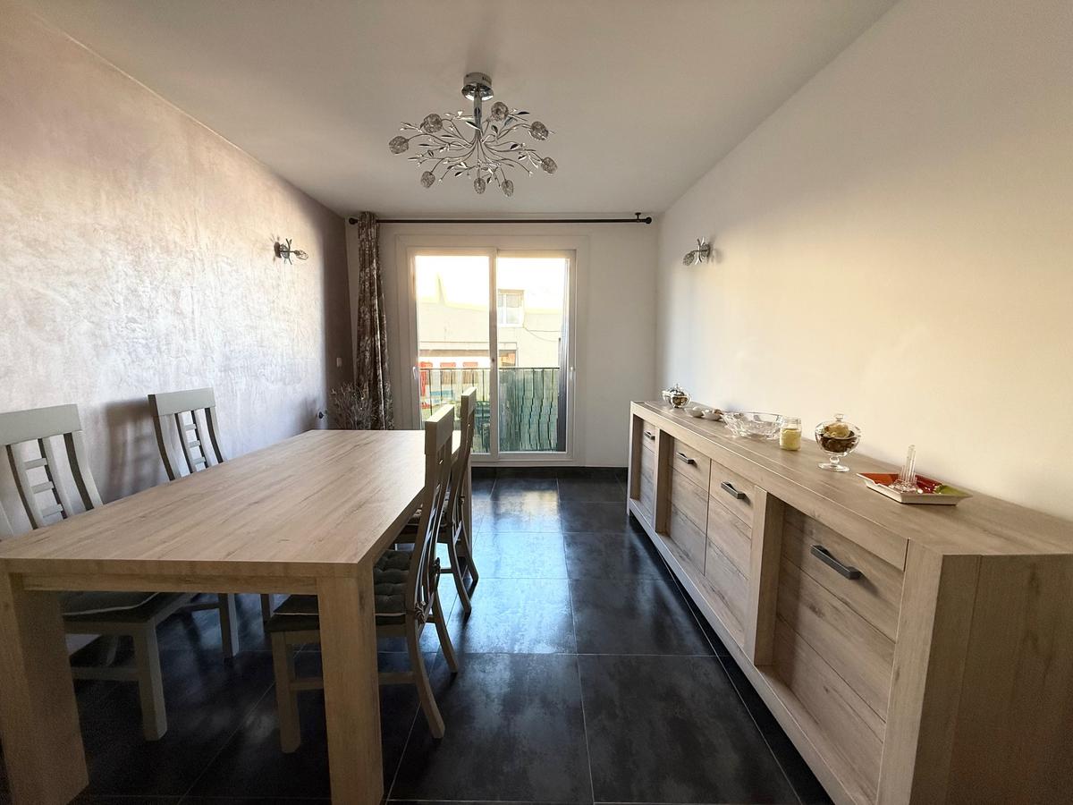 Type 3 of 58 m2 + veranda of 13.56 m2 Marseille 14th