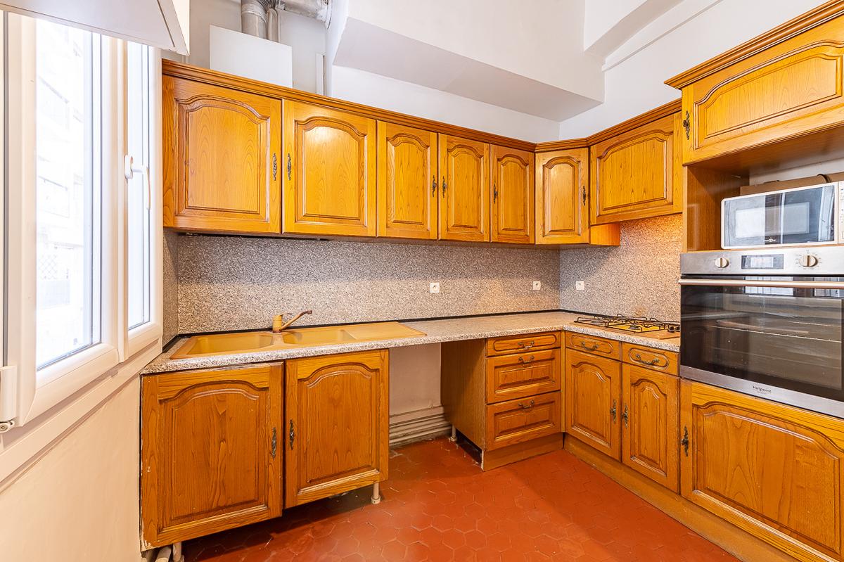 APPARTEMENT T3/4 MARSEILLE 6EME SECTEUR LODI CASTELLANE 275