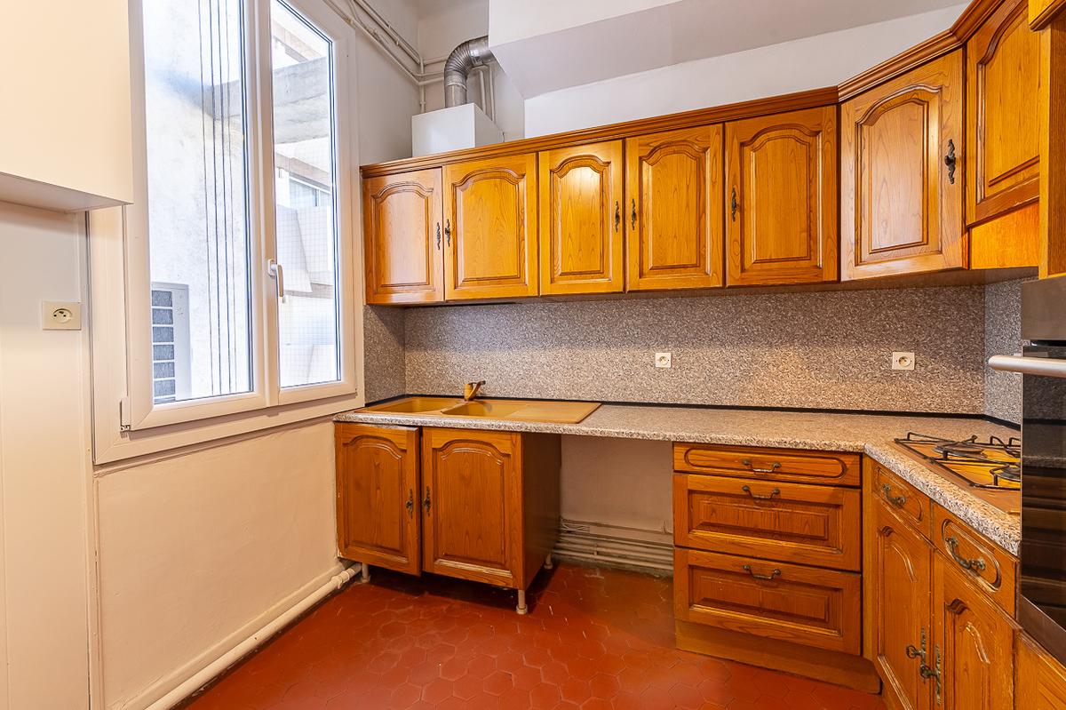 APPARTEMENT T3/4 MARSEILLE 6EME SECTEUR LODI CASTELLANE 275