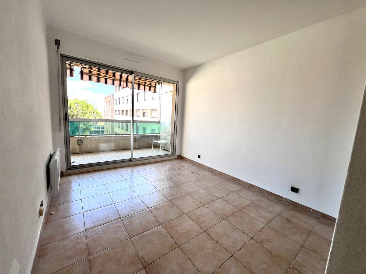 Appartement T2 Marseille 5ème avec terrasse et cave