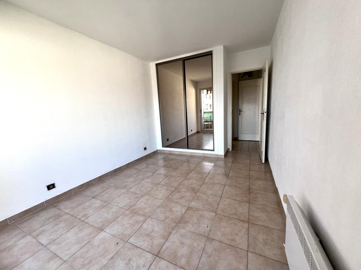 Appartement T2 Marseille 5ème avec terrasse et cave