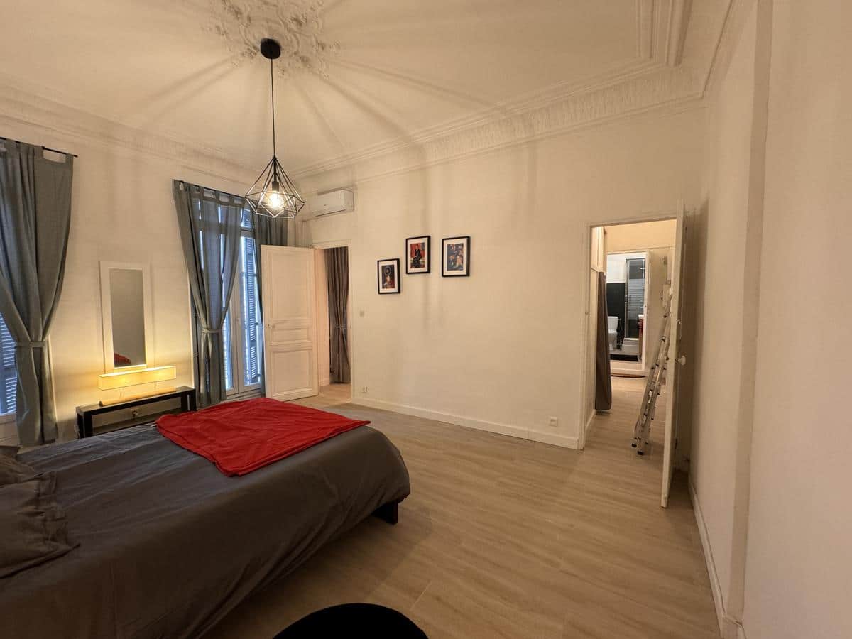 TYPE 2 MEUBLE RUE BRETEUIL  – PROXIMITE VIEUX PORT 1o