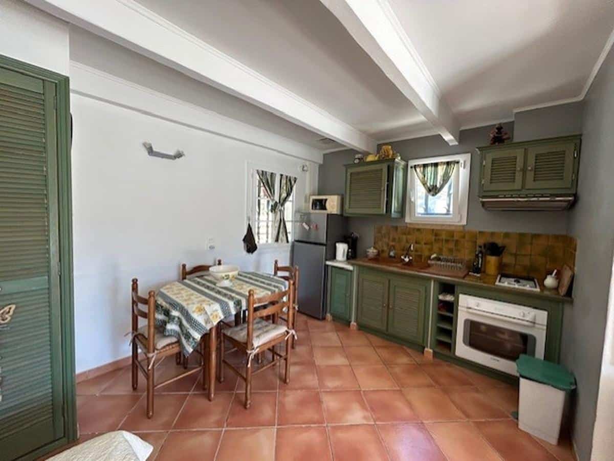 Furnished studio for rent in Lançon de Provence