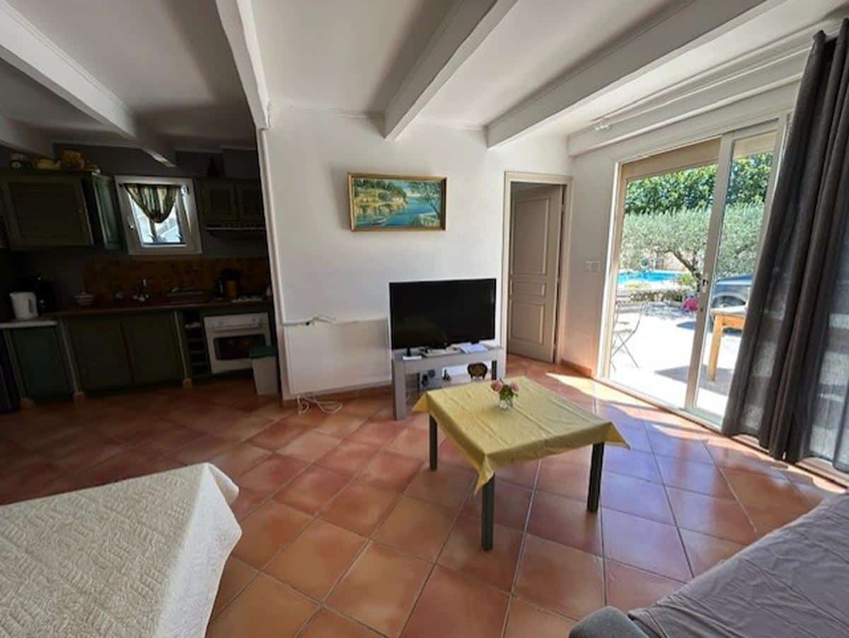 Furnished studio for rent in Lançon de Provence