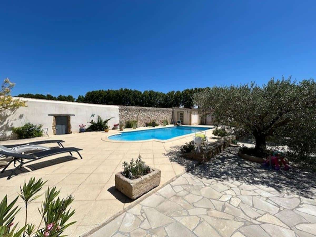 Furnished studio for rent in Lançon de Provence