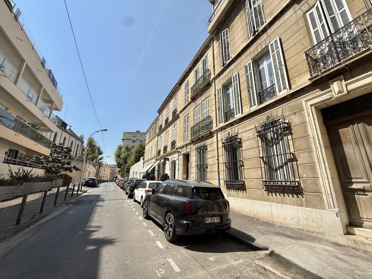 Type 5 of 142 m2 Marseille 8th gold square
