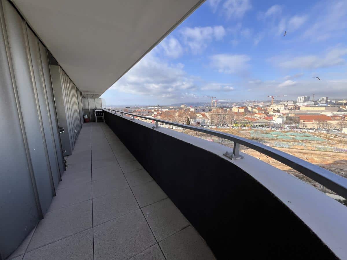Large T2 with balcony – top floor – new residence – view