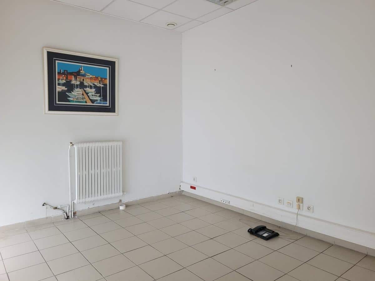LOCAL PROFESSIONNEL A USAGE DE BUREAU TOUR MEDITERRANEE  JUL