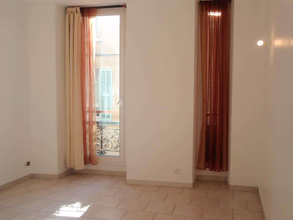  Studio RDC 26.23m2 - village Simiane-Collongue