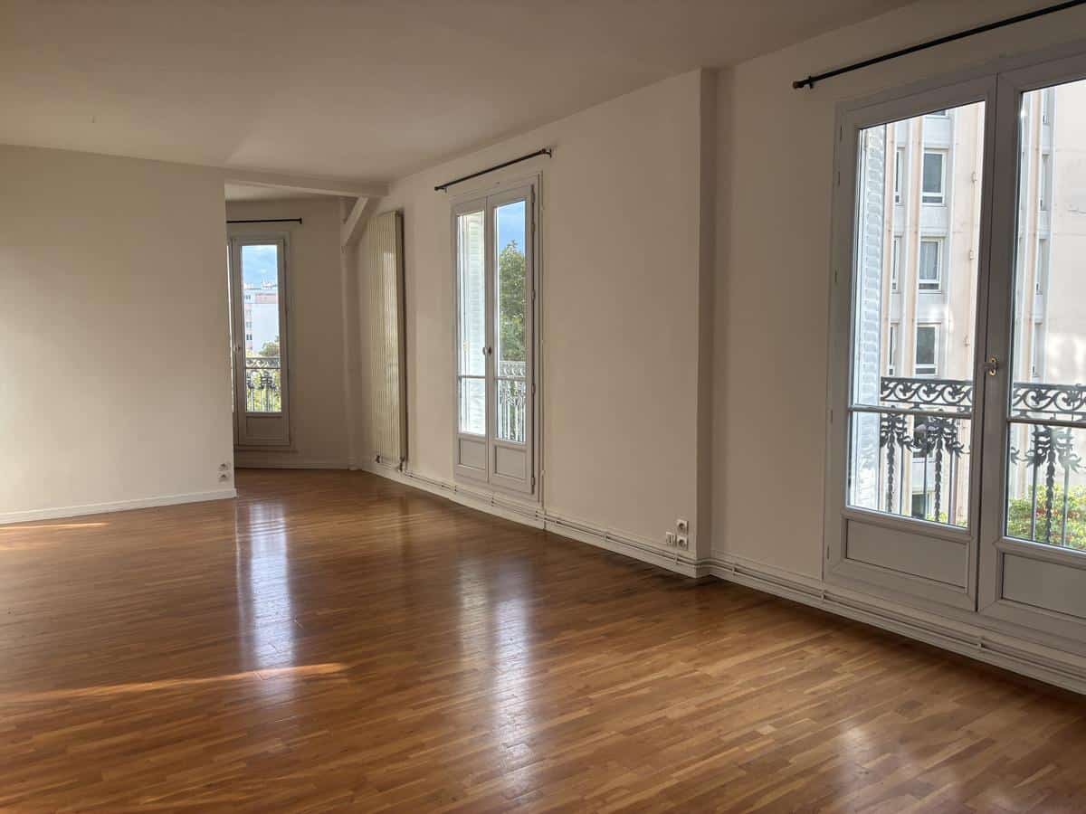 19TH PLACE DES FETES/RUE COMPANS: STUDIO FOR RENT