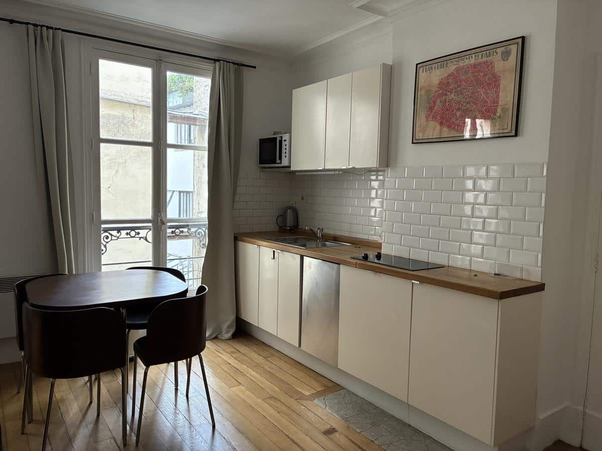 10ème J BONSERGENT/CANAL SAINT MARTIN : GRAND STUDIO MEUBLÉ