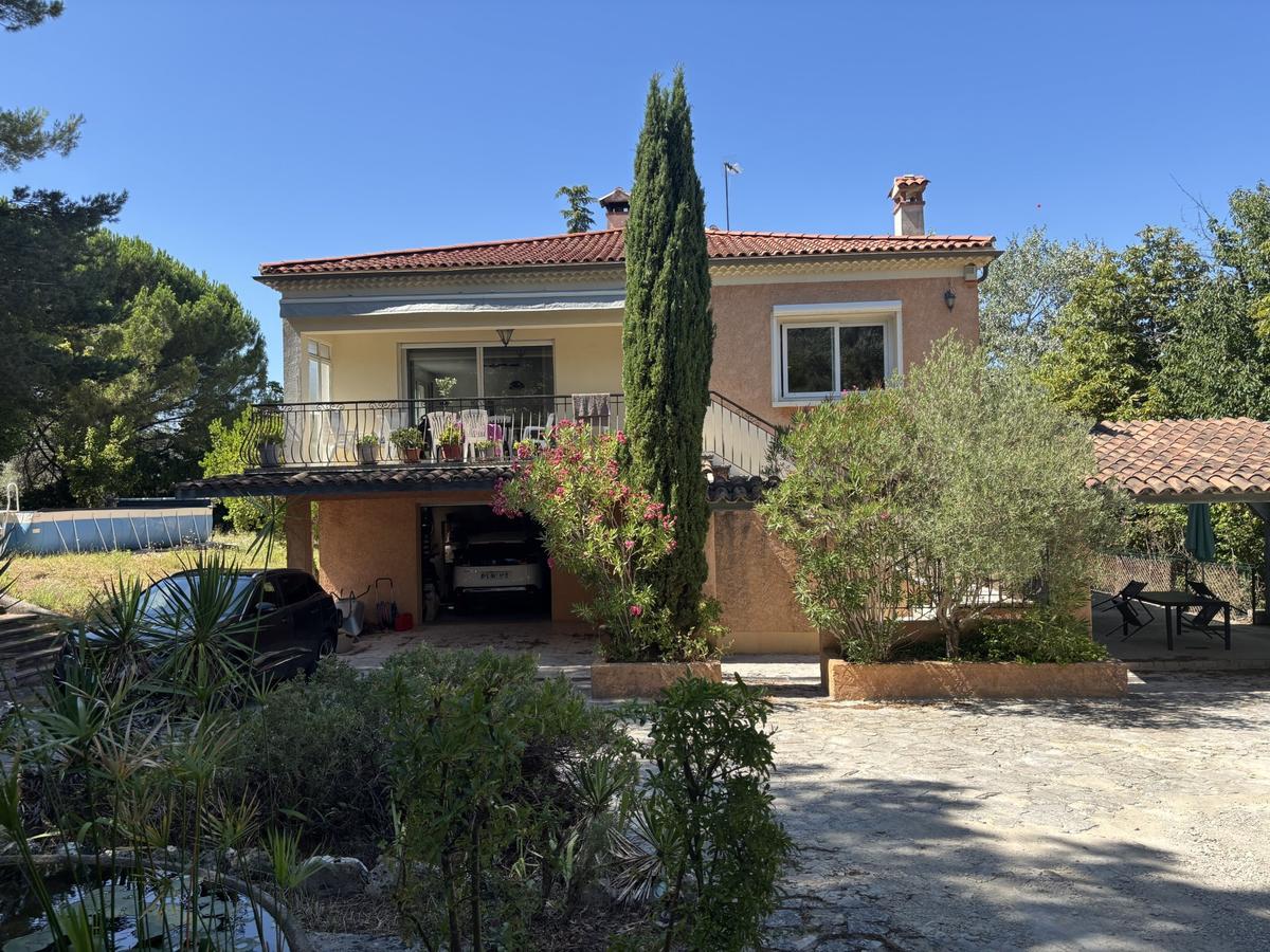 Belle villa dans un environnement calme avec vue exceptionne