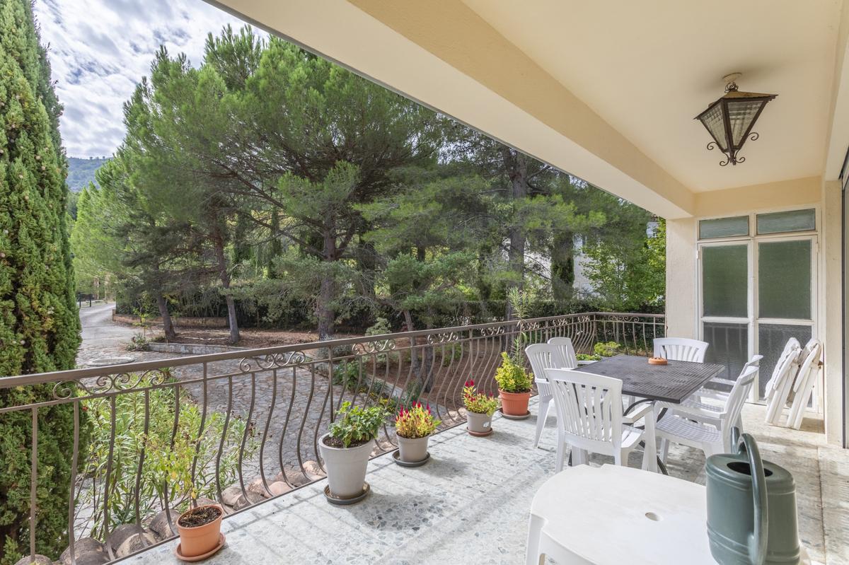 Belle villa dans un environnement calme avec vue exceptionne