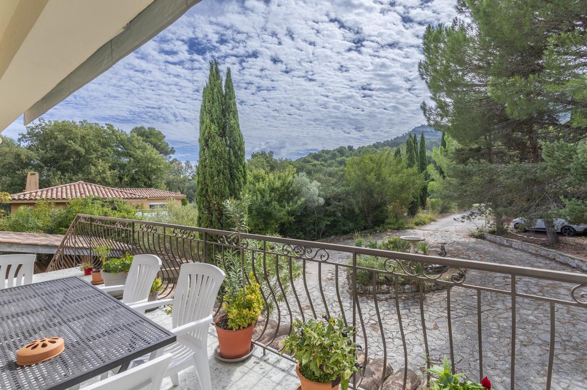 Belle villa dans un environnement calme avec vue...