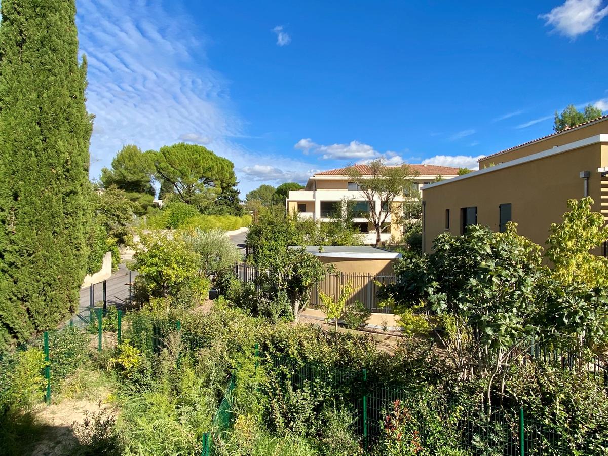 PUYRICARD / LES OCRES: New 1-bedroom apartment + parking + terrace
