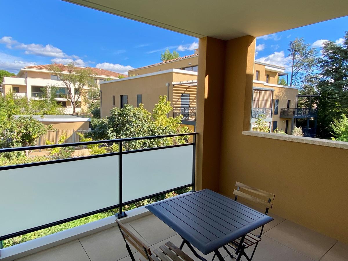 PUYRICARD / LES OCRES: New 1-bedroom apartment + parking + terrace